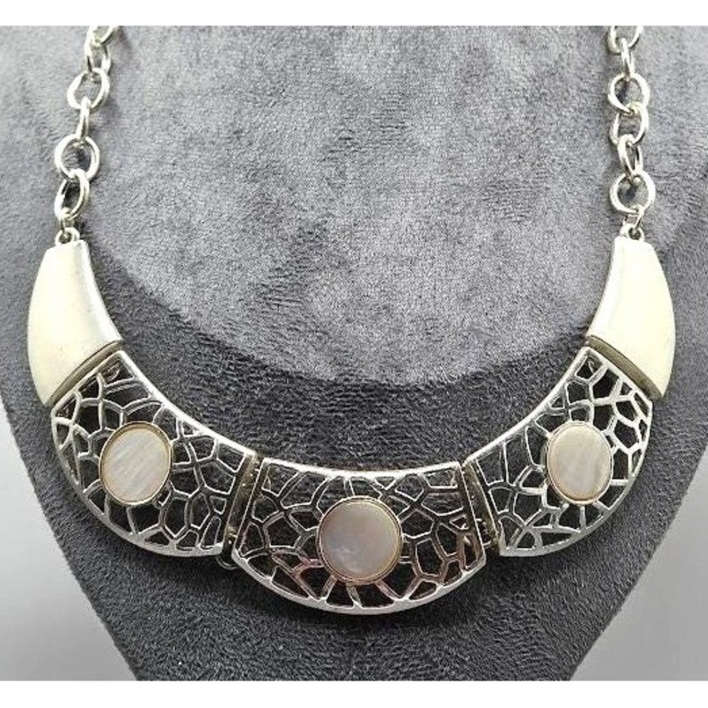 Bill Blass Necklace Statement Bib Silver Tone Faux Mother of Pearl Chain 19"